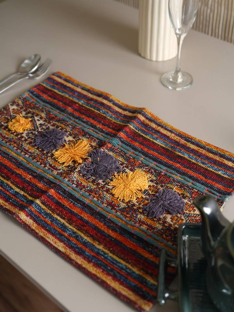 Table runners and placemats.021