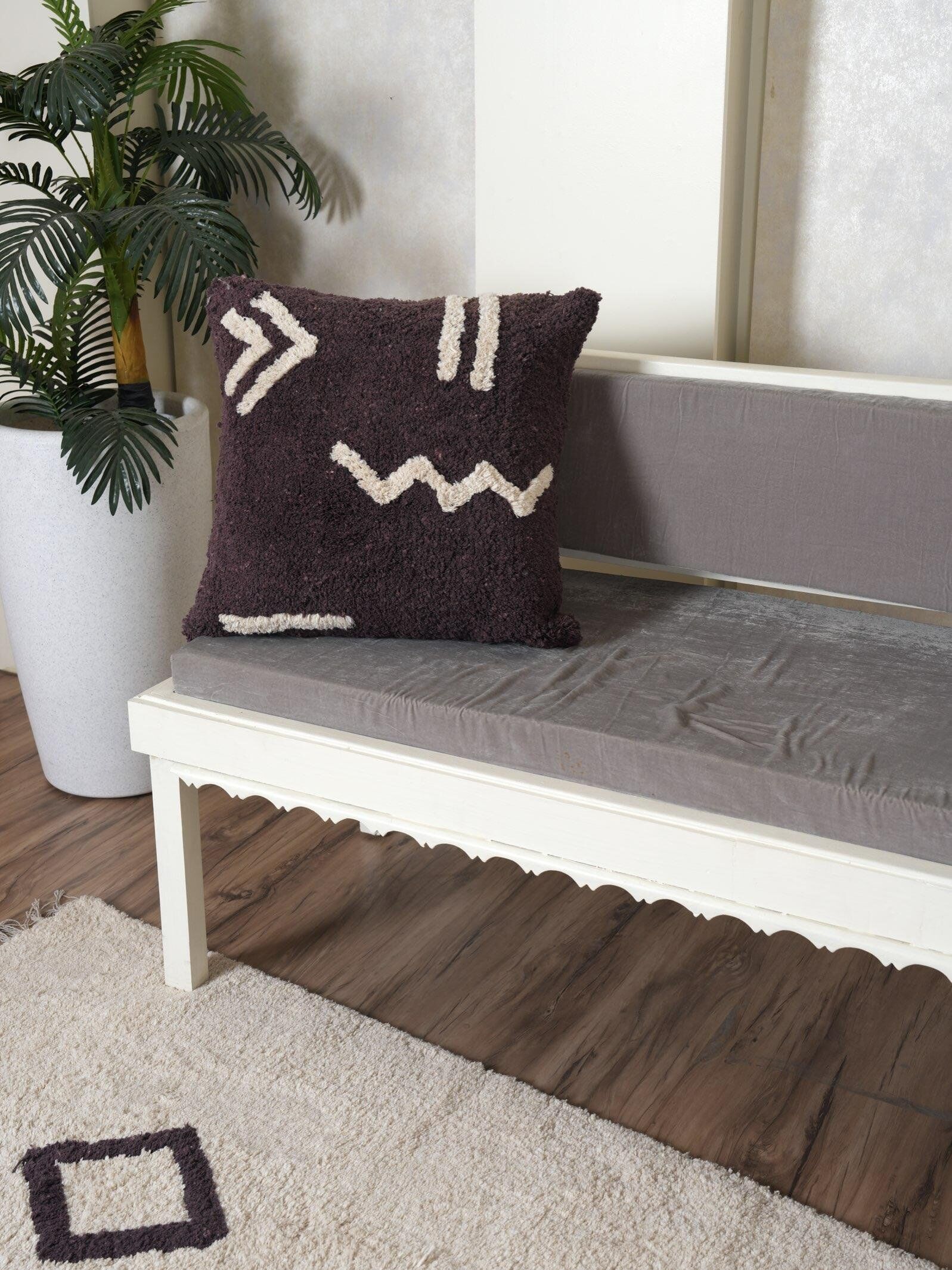 Oriole Cushion Cover